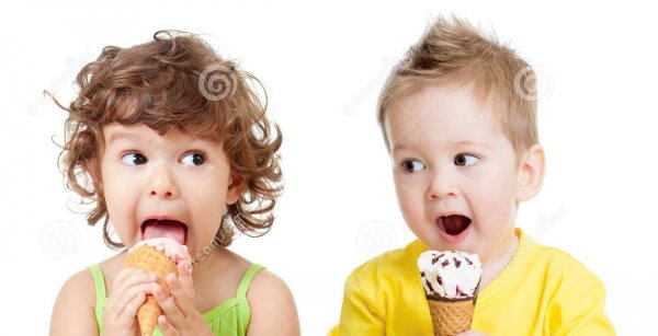 children-kids-eating-ice-cream-isolated-27671229